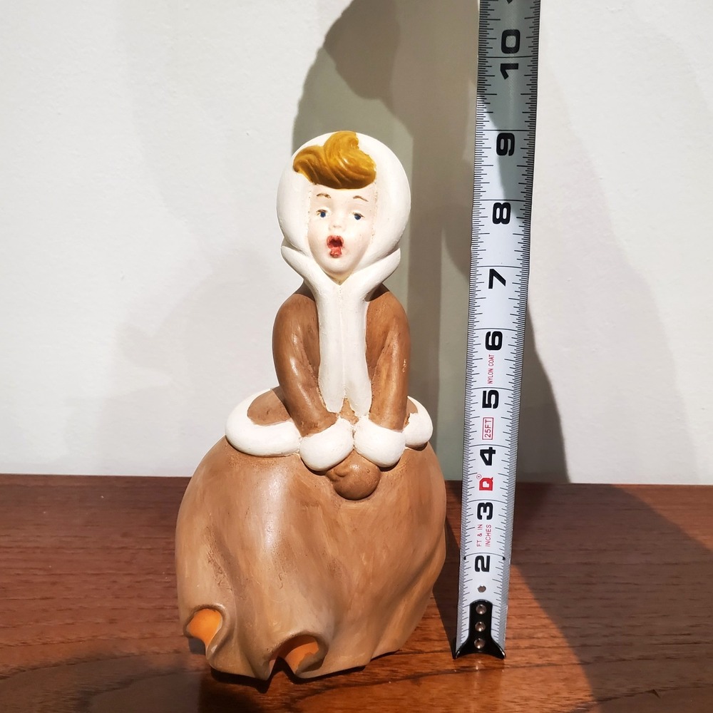 Vintage ceramic Christmas caroler girl figurine, 9" tall, holiday decor - Picture 6 of 6